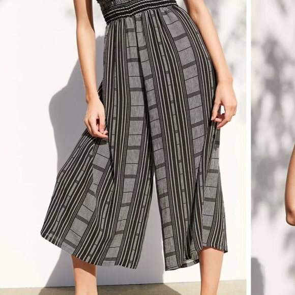 Ecote Plunging Striped Culotte Jumpsuit - Size: Medium - Picture 13 of 15